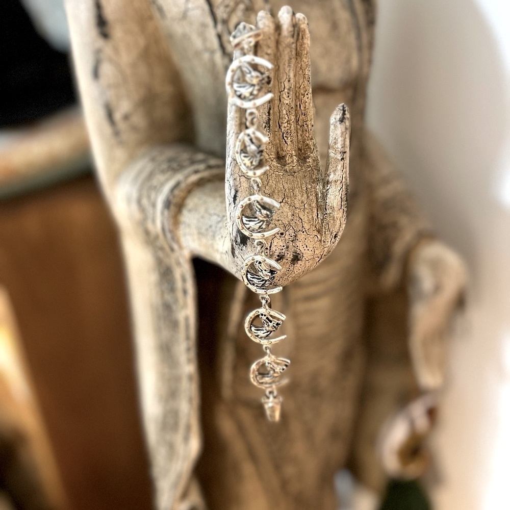 Silver horse/horseshoe  themed bracelet.